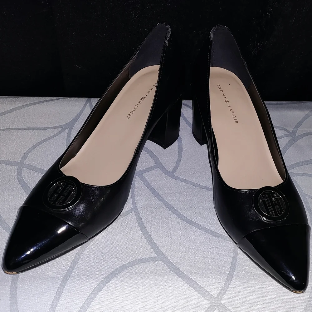 Tommy Hilfiger Women's Black Pumps with silver heel trim Size 6.5 - Picture 1 of 16